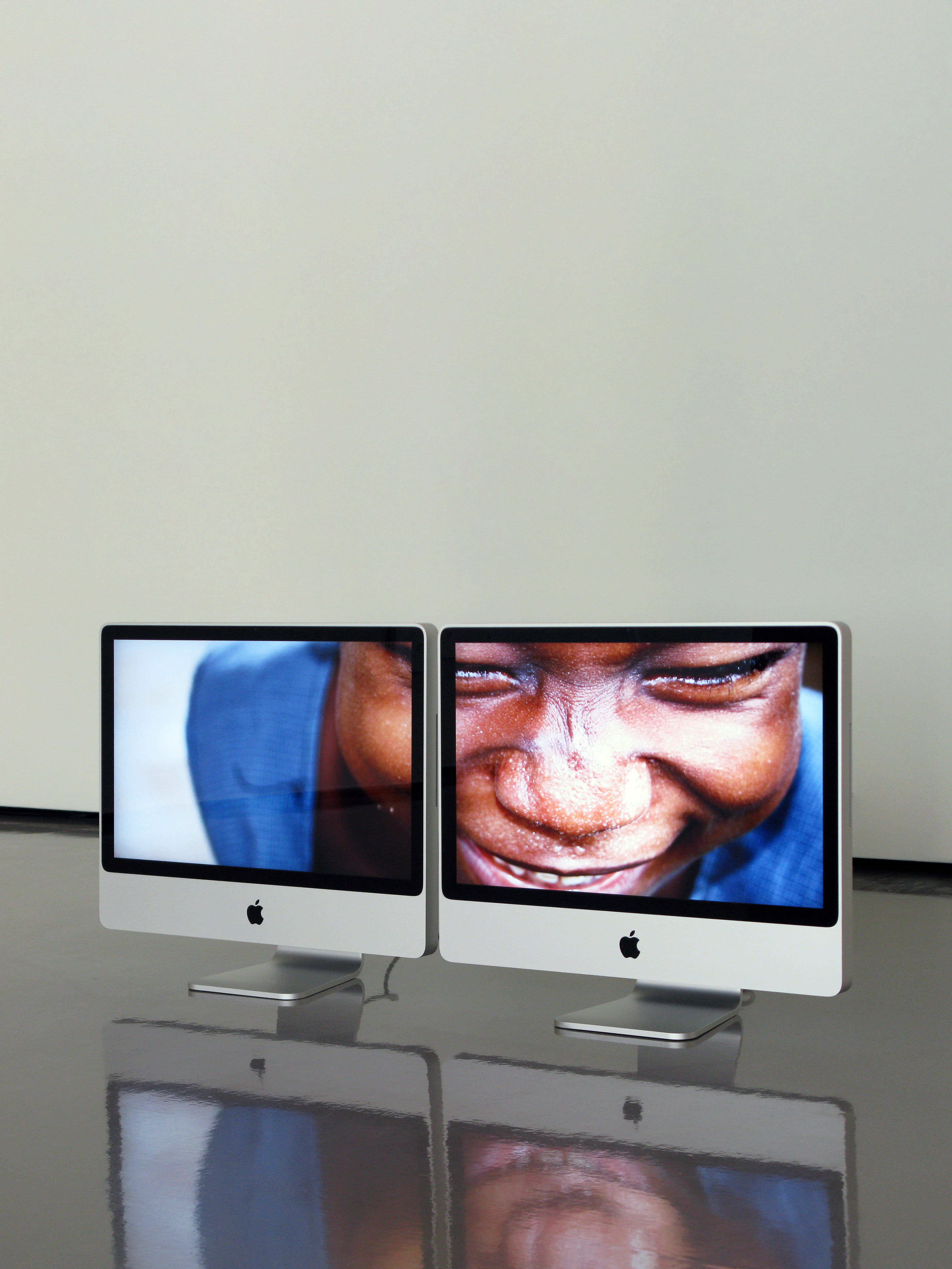 Massimo Grimaldi, EMERGENCY’s Surgical Centre in Goderich, Photos Shown on Two Apple iMac Core 2 Duos, 2008 (Courtesy dell'artista e ZERO…, Milano)