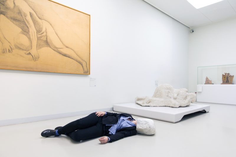 Sara Ciuffetta, Fiume Serra, performance, Museo del Novecento, Milan. Photo: Alessandro Calabrese 