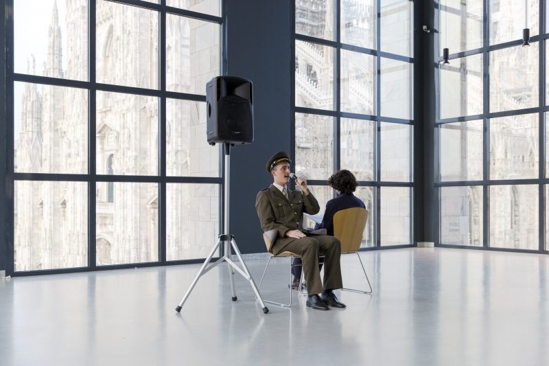 Gaia De Megni, Propaganda, performance, Museo del Novecento, Milan. Photo: Alessandro Calabrese